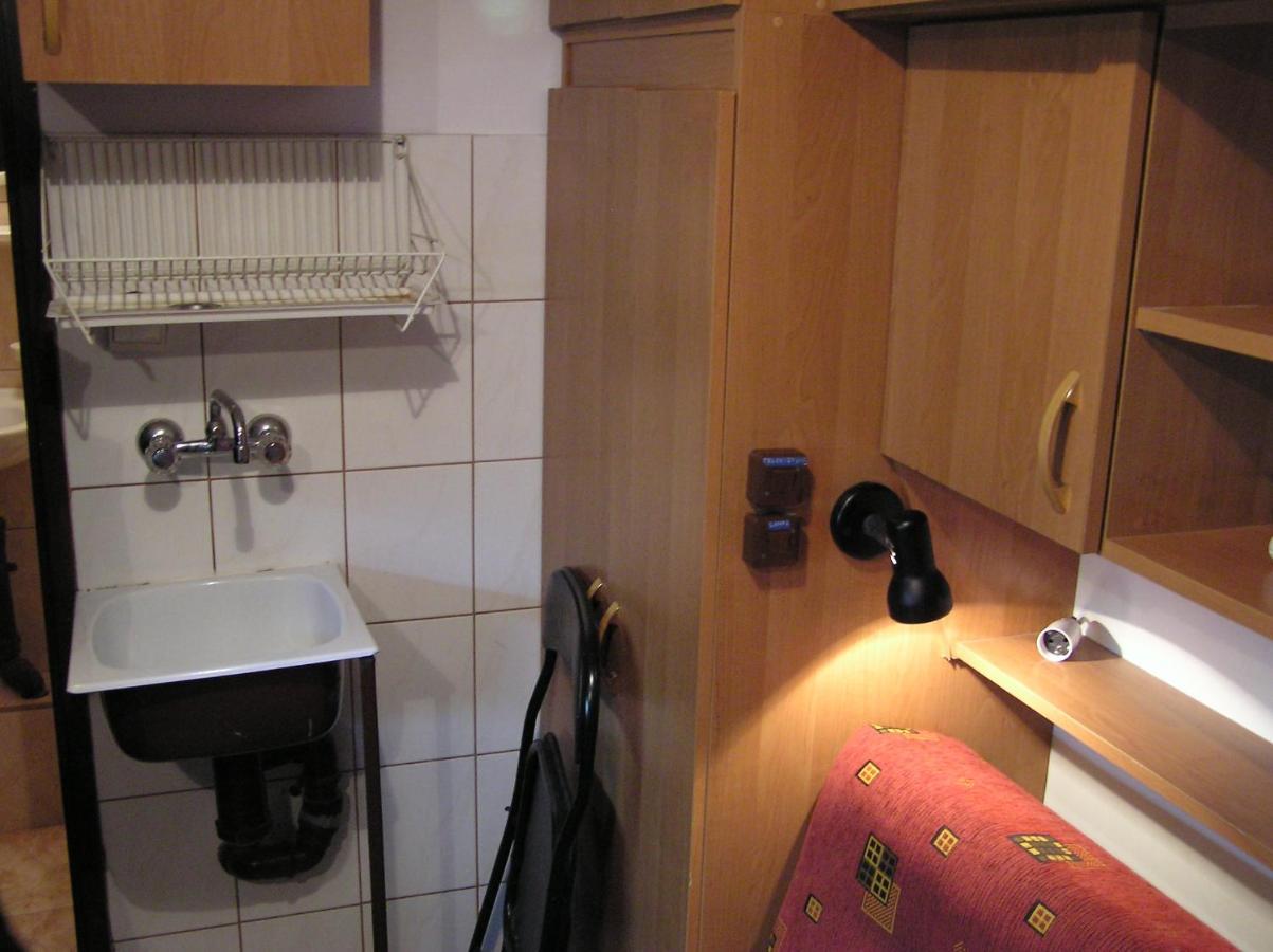 Gasthuis A- Kawalerka Mala Halczyna 9 Do Centrum 6 Przystankow